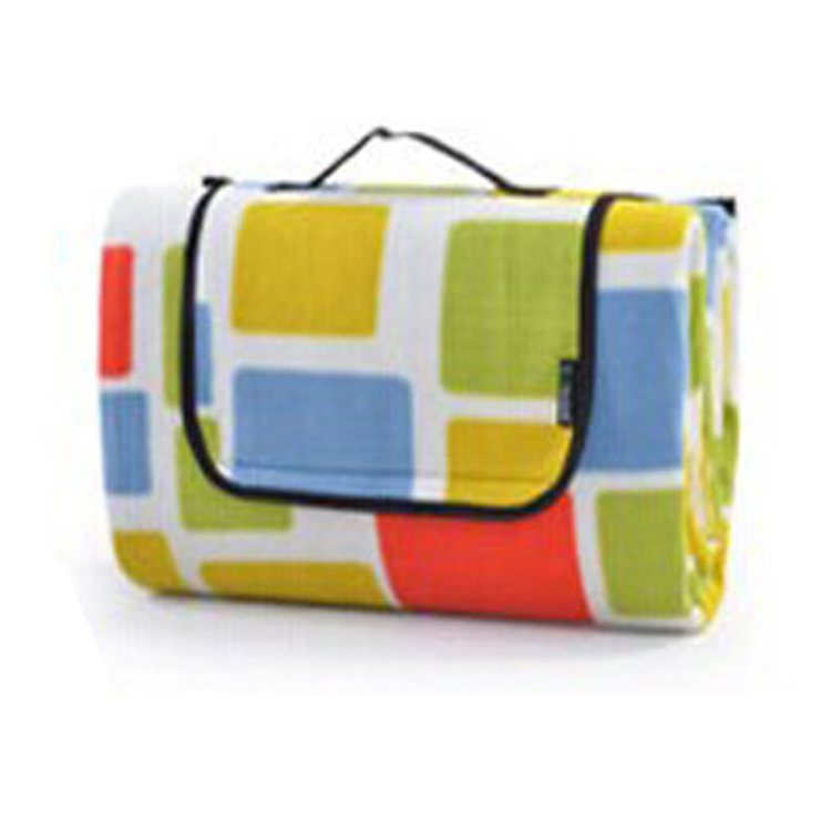 Су өткізбейтін үлкен лагерьдің төсеніштері пикниктер үшін